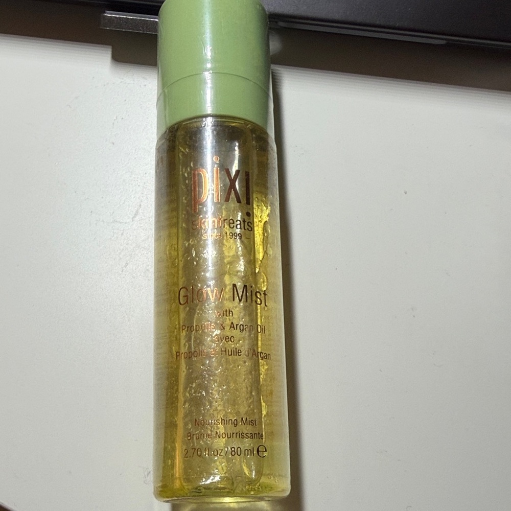 Pixi Glow Mist with Argan Oil - Green Cap and Yellow Bottle